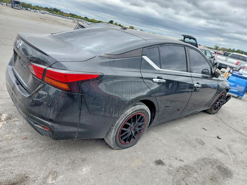70330926 :رقم المزاد ، 1N4BL4BV4KC209443 vin ، 2019 Nissan Altima مزاد بيع