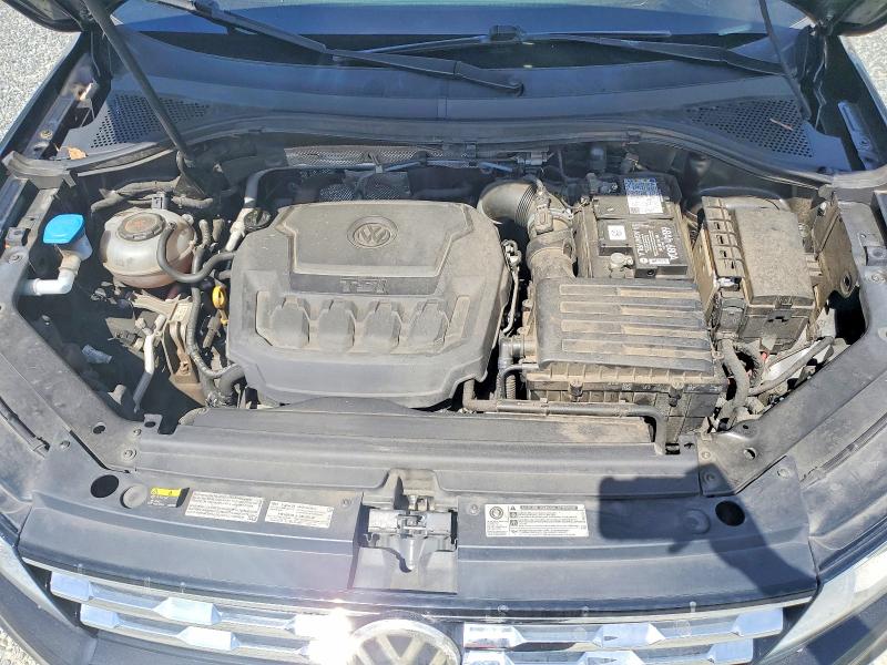 68642166 :رقم المزاد ، 3VV2B7AX2JM029698 vin ، 2018 Volkswagen Tiguan مزاد بيع
