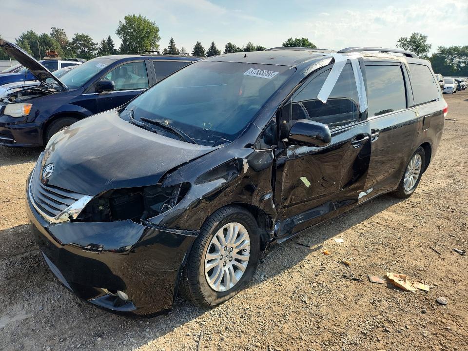67353286 :رقم المزاد ، 5TDYK3DC9BS154273 vin ، 2011 Toyota Sienna مزاد بيع