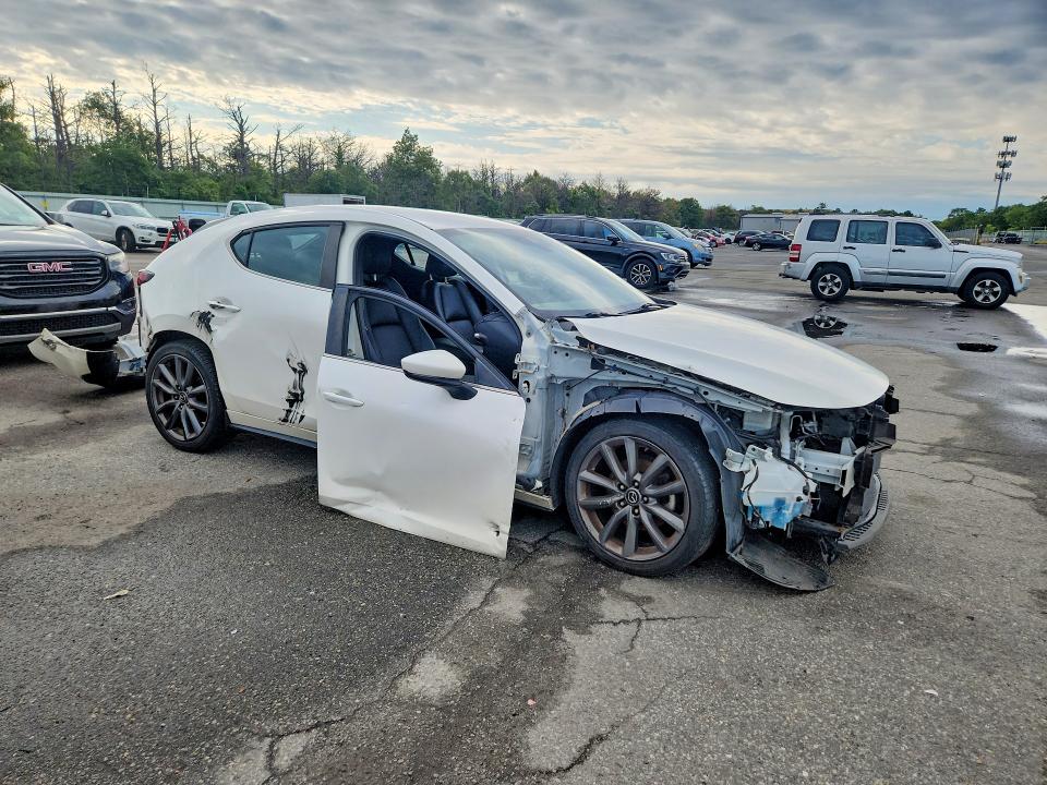 Продажа на аукционе авто 2019 Mazda 3, vin: JM1BPBMM8K1128254, номер лота: 66986416