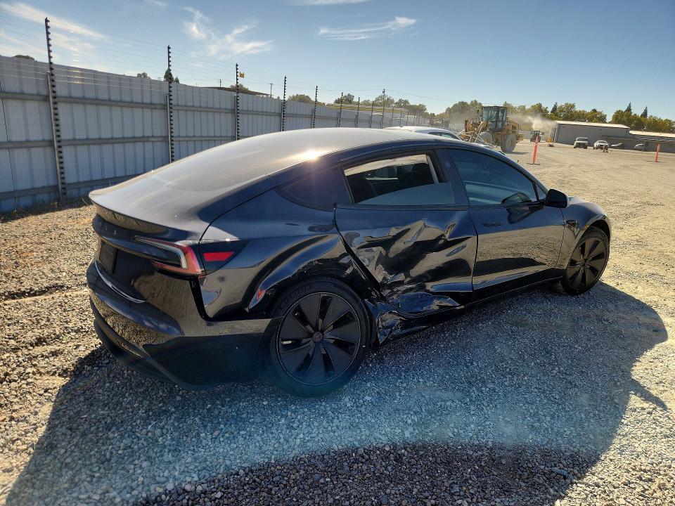68226426 :رقم المزاد ، 5YJ3E1EA9RF823689 vin ، 2024 Tesla Model 3 مزاد بيع