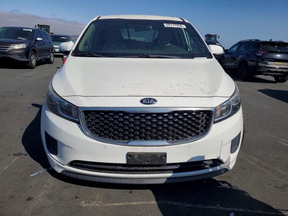 69777056 :رقم المزاد ، KNDMB5C15H6250758 vin ، 2017 Kia Sedona مزاد بيع