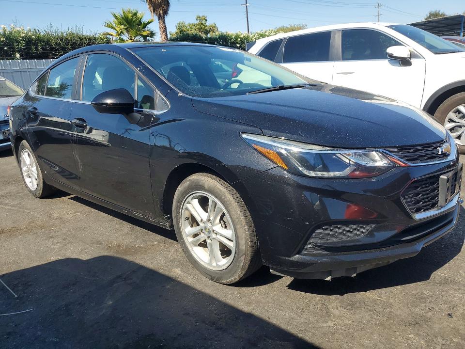 70176846 :رقم المزاد ، 1G1BE5SM7J7179419 vin ، 2018 Chevrolet Cruze مزاد بيع