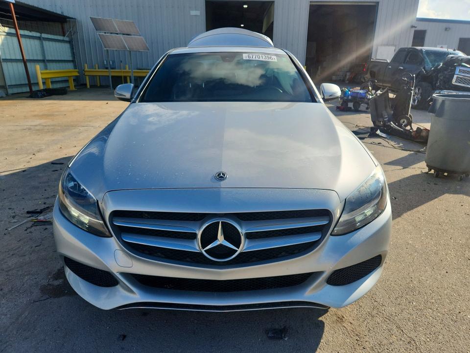 67701396 :رقم المزاد ، 55SWF4JB7JU268402 vin ، 2018 Mercedes-benz C مزاد بيع