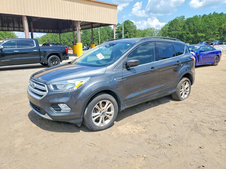 67166896 :رقم المزاد ، 1FMCU0GD9JUC99858 vin ، 2018 Ford Escape مزاد بيع
