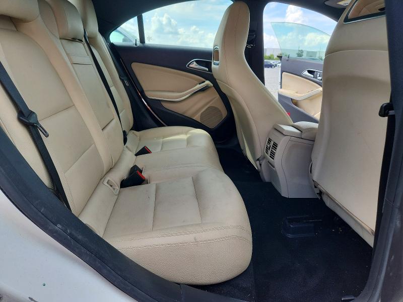 71238406 :رقم المزاد ، WDDSJ4EB6JN692119 vin ، 2018 Mercedes-benz Cla مزاد بيع