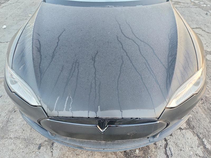 68745026 :رقم المزاد ، 5YJSA1CP3DFP06052 vin ، 2013 Tesla Model S مزاد بيع