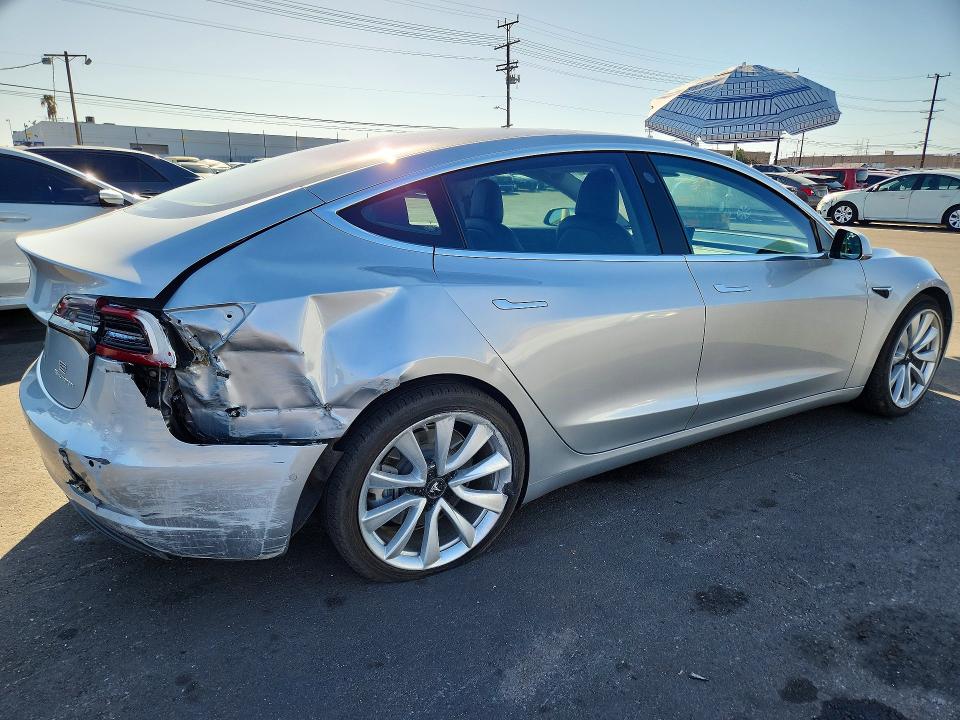 67753486 :رقم المزاد ، 5YJ3E1EB7JF069172 vin ، 2018 Tesla Model 3 مزاد بيع
