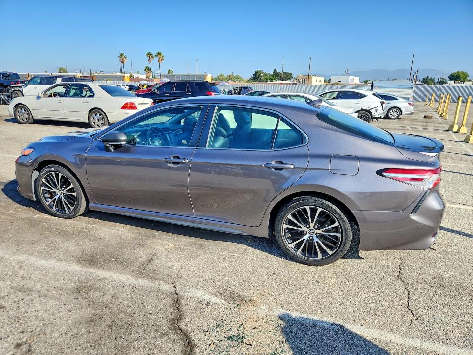 69793656 :رقم المزاد ، 4T1M11AK5LU924415 vin ، 2020 Toyota Camry مزاد بيع