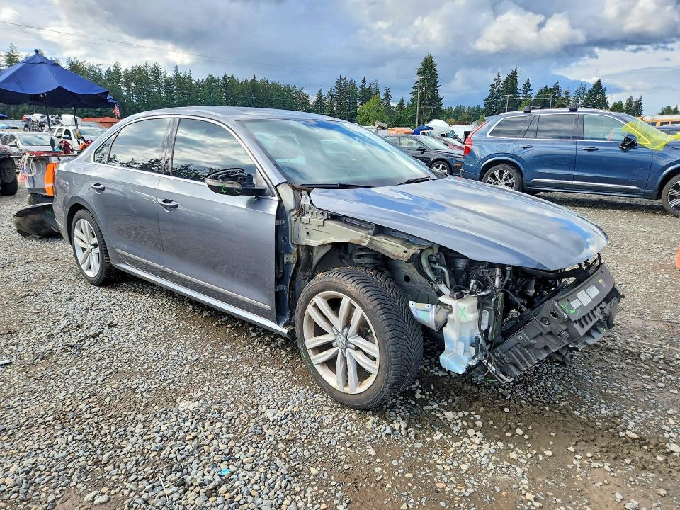 67863826 :رقم المزاد ، 1VWGT7A36HC053672 vin ، 2017 Volkswagen Passat مزاد بيع