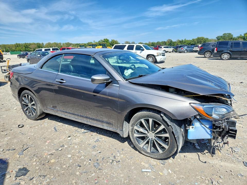 68095466 :رقم المزاد ، 1C3BCBGG7CN132215 vin ، 2012 Chrysler 200 مزاد بيع