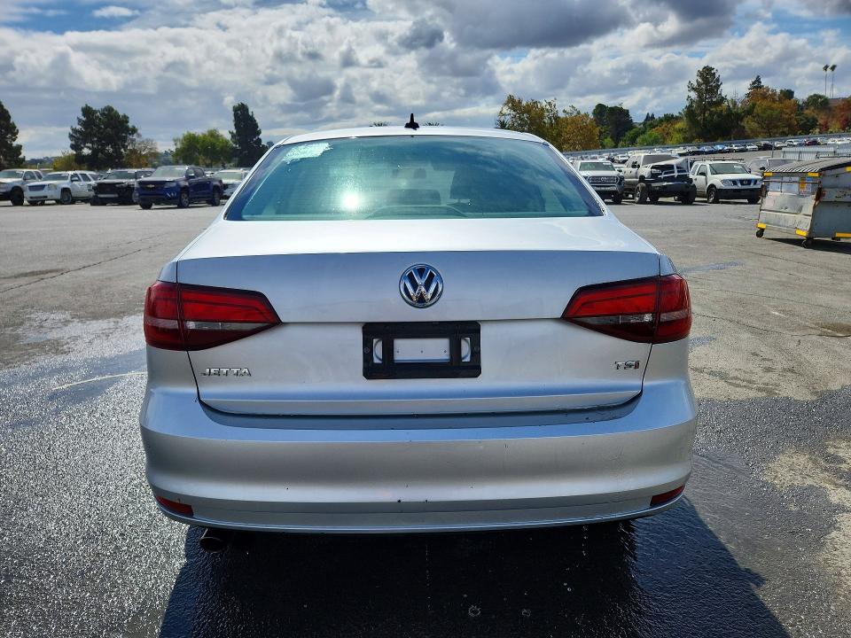 64090636 :رقم المزاد ، 3VW167AJ5GM342275 vin ، 2016 Volkswagen Jetta مزاد بيع