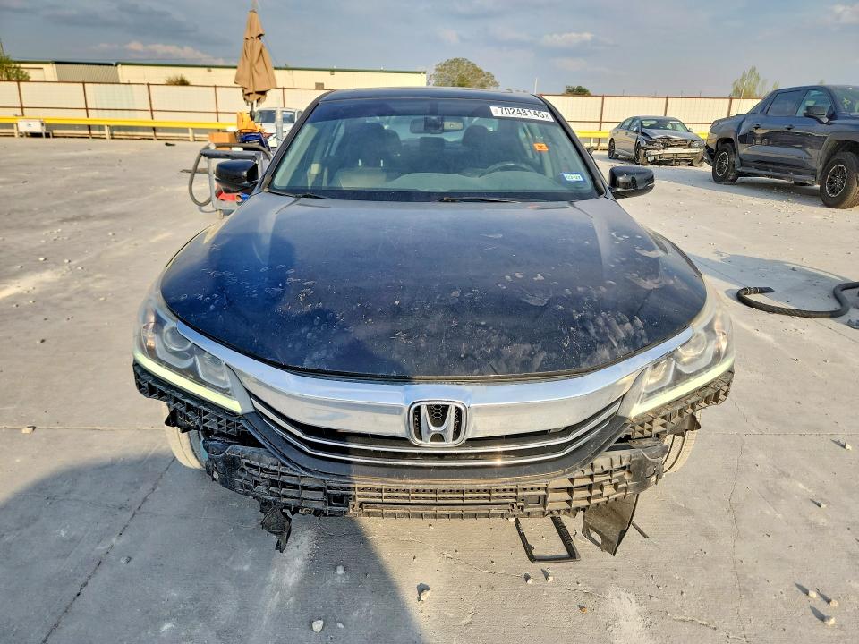 70248146 :رقم المزاد ، 1HGCR2F87GA101439 vin ، 2016 Honda Accord مزاد بيع