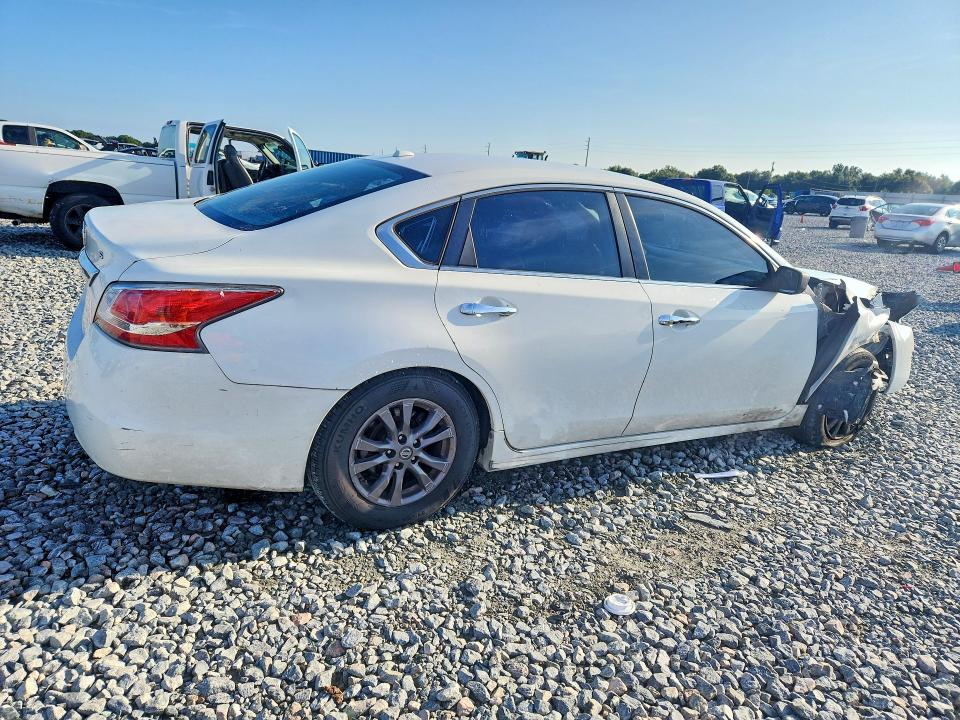 2015 Nissan Altima მანქანა იყიდება აუქციონზე, vin: 1N4AL3AP0FN385246, აუქციონის ნომერი: 68370896