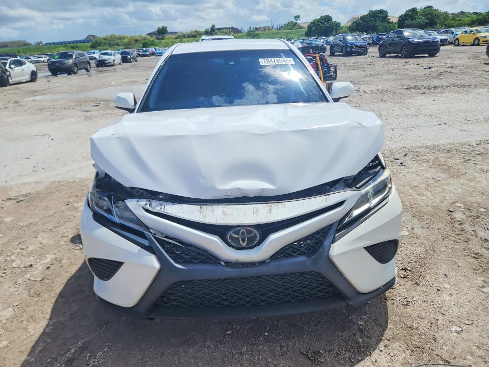 2018 Toyota Camry მანქანა იყიდება აუქციონზე, vin: 4T1B11HK6JU581205, აუქციონის ნომერი: 70478946