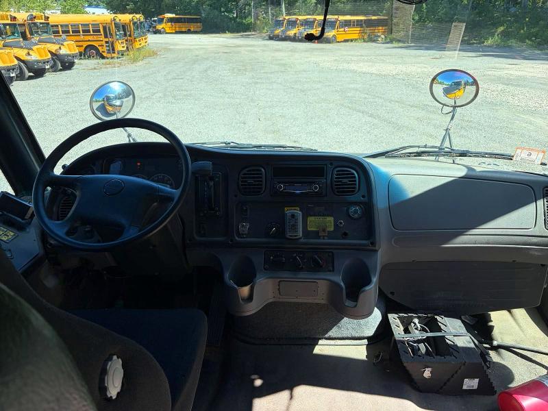 Продаж на аукціоні авто 2015 Freightliner Chassis, vin: 4UZABRDU6FCFW9523, номер лоту: 68623936