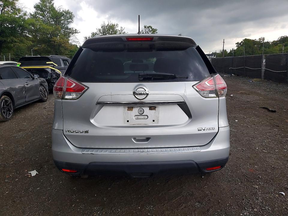2015 Nissan Rogue მანქანა იყიდება აუქციონზე, vin: 5N1AT2MV8FC825672, აუქციონის ნომერი: 66140376