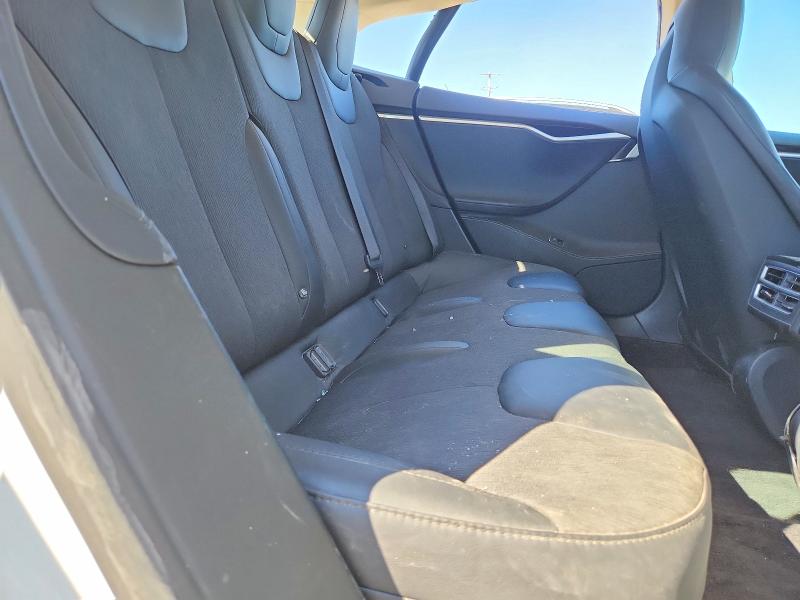 70310336 :رقم المزاد ، 5YJSA1E22FF111942 vin ، 2015 Tesla Model S مزاد بيع