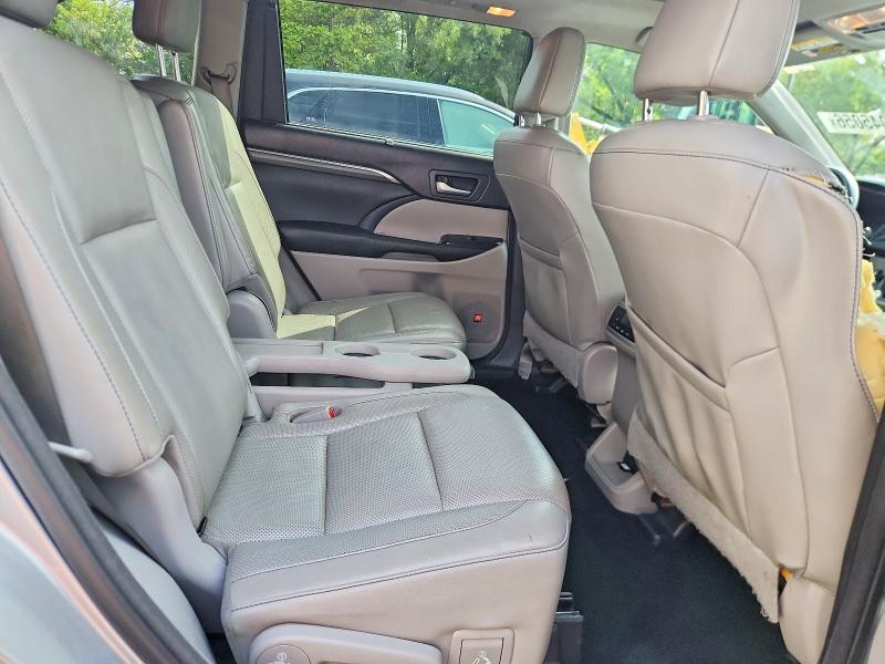 67045056 :رقم المزاد ، 5TDDZRFH6HS370791 vin ، 2017 Toyota Highlander مزاد بيع
