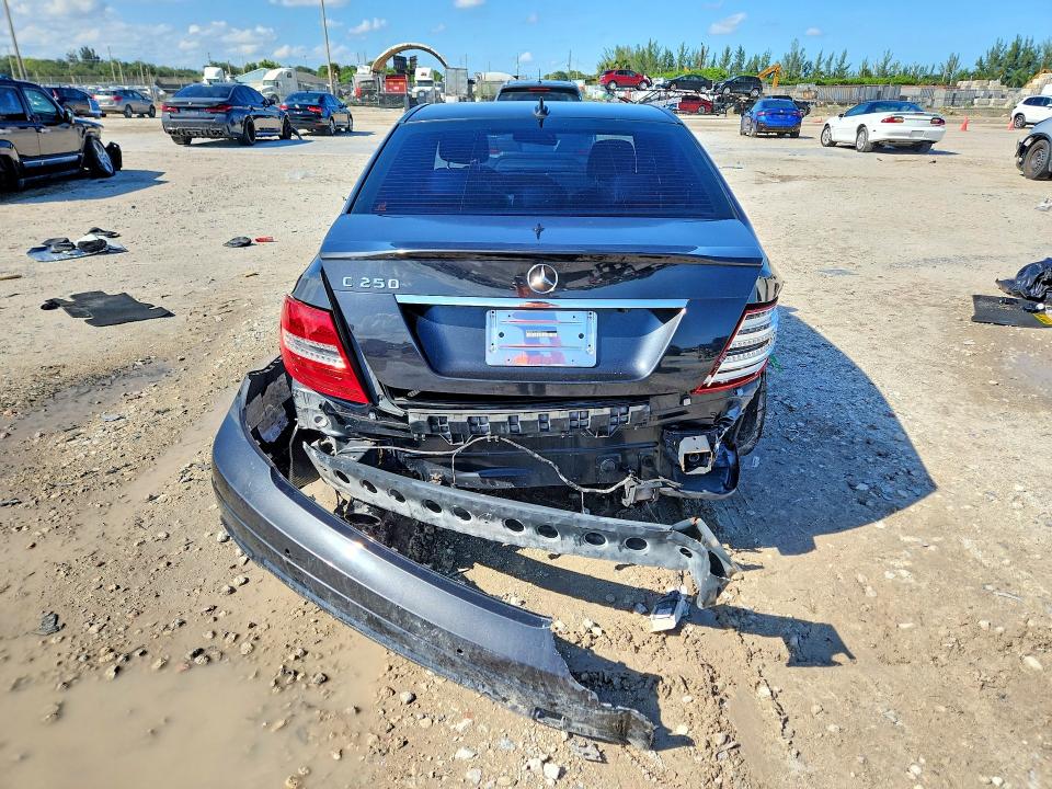 2013 Mercedes-benz C მანქანა იყიდება აუქციონზე, vin: WDDGF4HB3DR248499        , აუქციონის ნომერი: 68079986