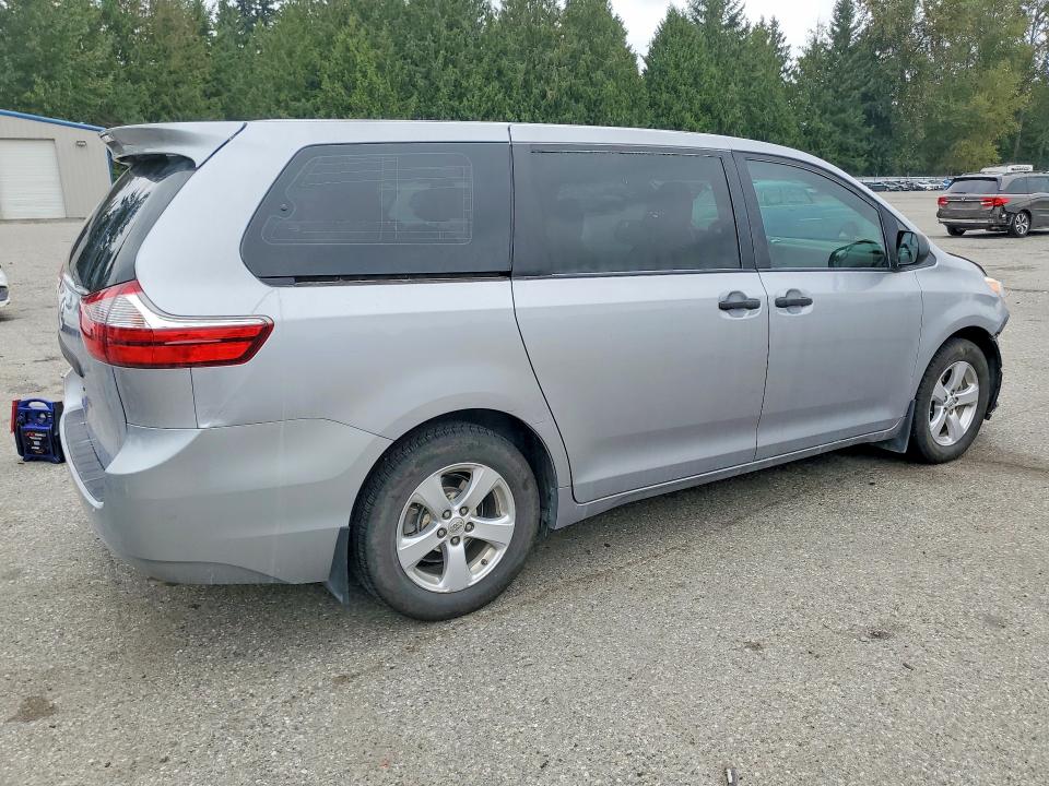 69743756 :رقم المزاد ، 5TDZZ3DC6HS884781 vin ، 2017 Toyota Sienna مزاد بيع