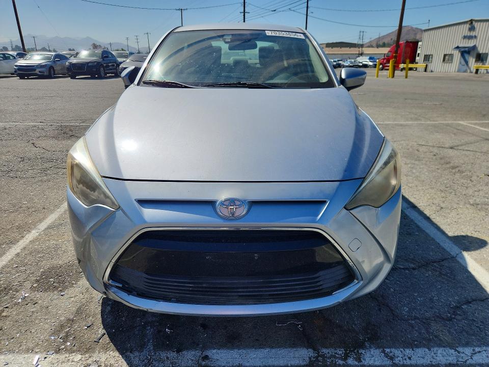 70353856 :رقم المزاد ، 3MYDLBYV4JY302713 vin ، 2018 Toyota Yaris Ia مزاد بيع