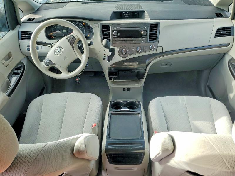 70024256 :رقم المزاد ، 5TDKK3DCXBS098365 vin ، 2011 Toyota Sienna مزاد بيع