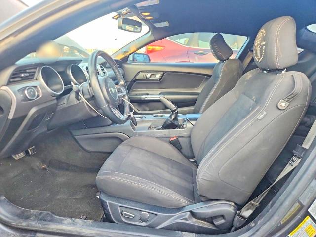 67815236 :رقم المزاد ، 1FA6P8CF3J5165698 vin ، 2018 Ford Mustang مزاد بيع