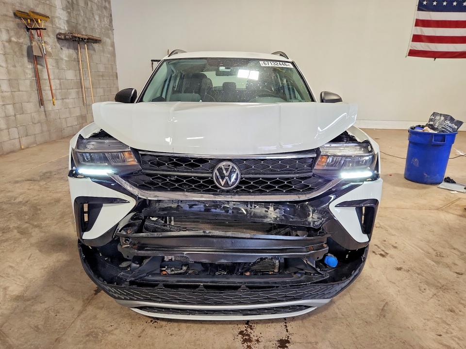 Продаж на аукціоні авто 2022 Volkswagen Taos, vin: 3VVAX7B27NM039617, номер лоту: 67132446