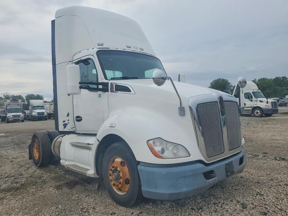 69941886 :رقم المزاد ، 1XKYA48X7FJ403375 vin ، 2015 Kenworth T680 مزاد بيع