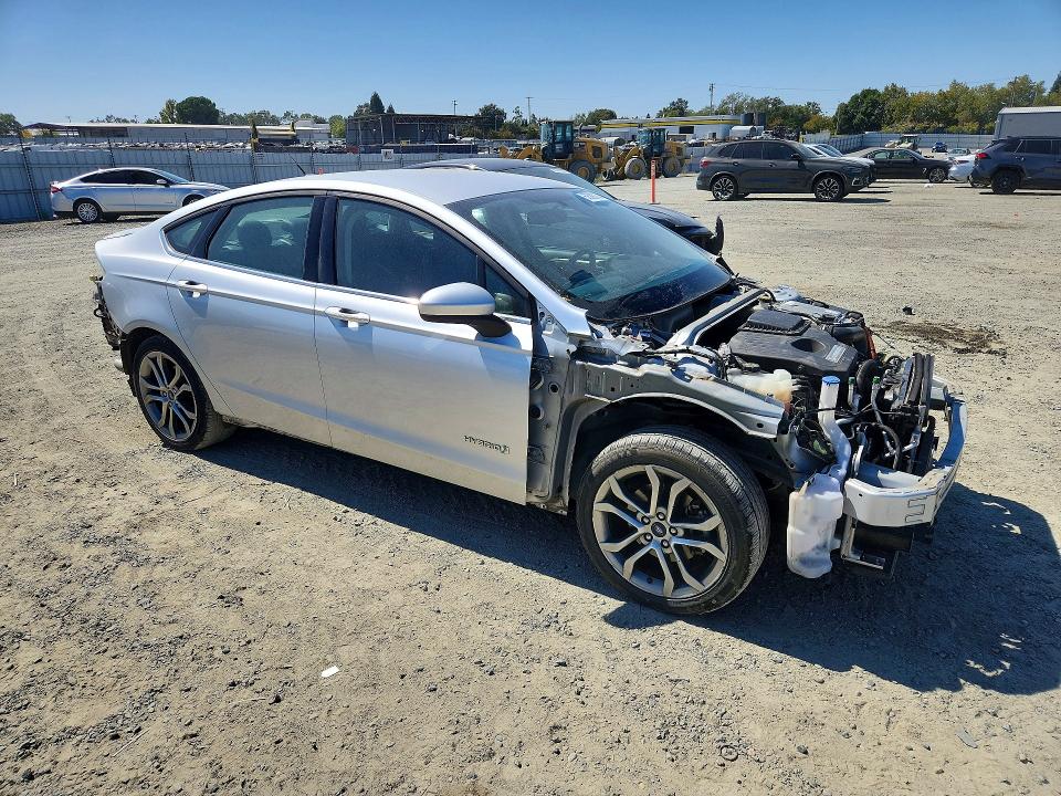 69568036 :رقم المزاد ، 3FA6P0LU0HR324281 vin ، 2017 Ford Fusion مزاد بيع