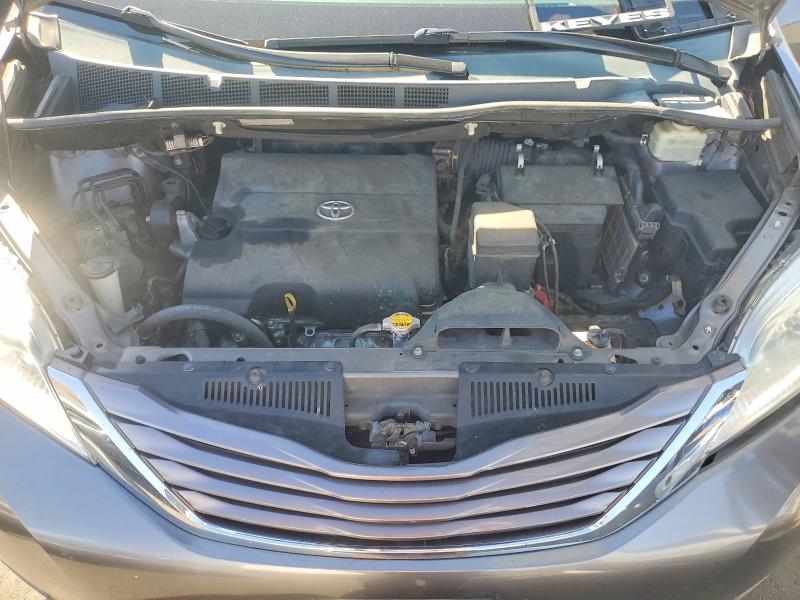 68805616 :رقم المزاد ، 5TDKK3DC2FS592824 vin ، 2015 Toyota Sienna مزاد بيع