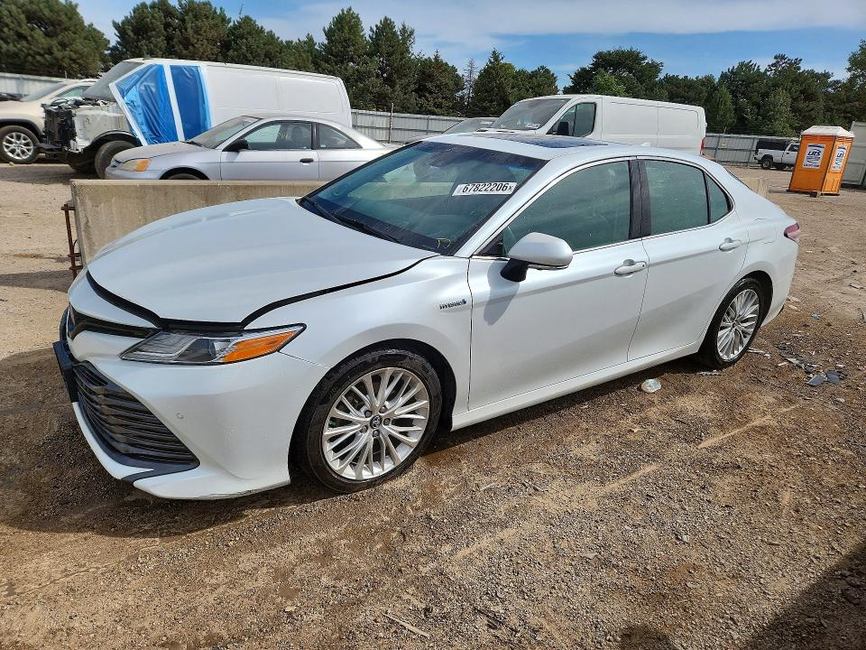67822206 :رقم المزاد ، 4T1B21HKXJU003606 vin ، 2018 Toyota Camry Hybrid مزاد بيع