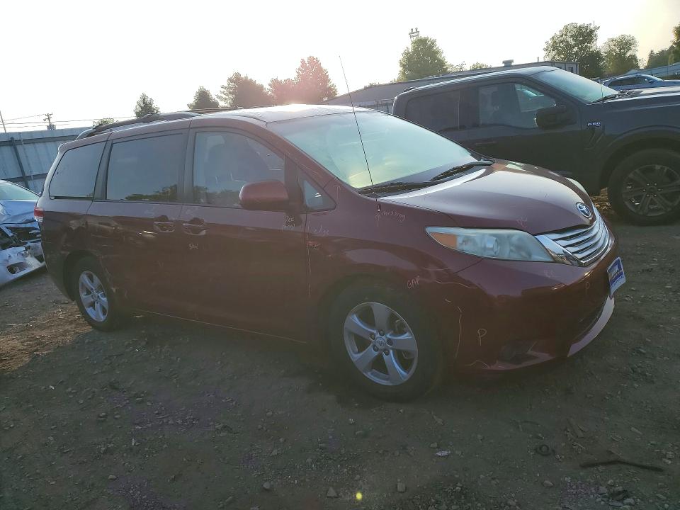 67455346 :رقم المزاد ، 5TDKK3DCXCS207974 vin ، 2012 Toyota Sienna مزاد بيع