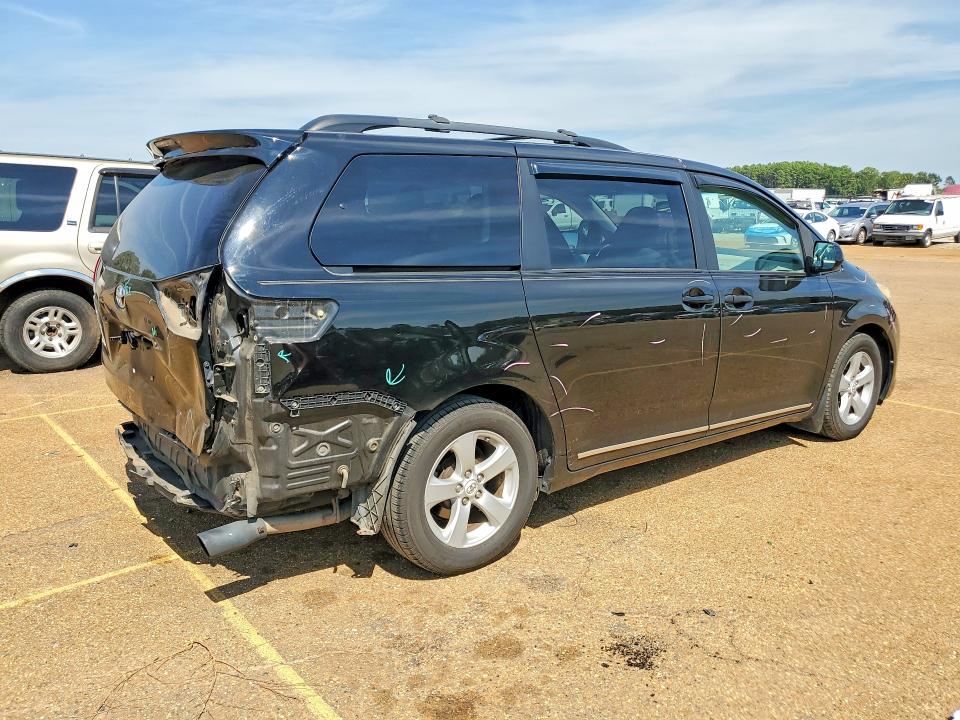 Продажа на аукционе авто 2012 Toyota Sienna, vin: 5TDKK3DC4CS183400, номер лота: 70337456