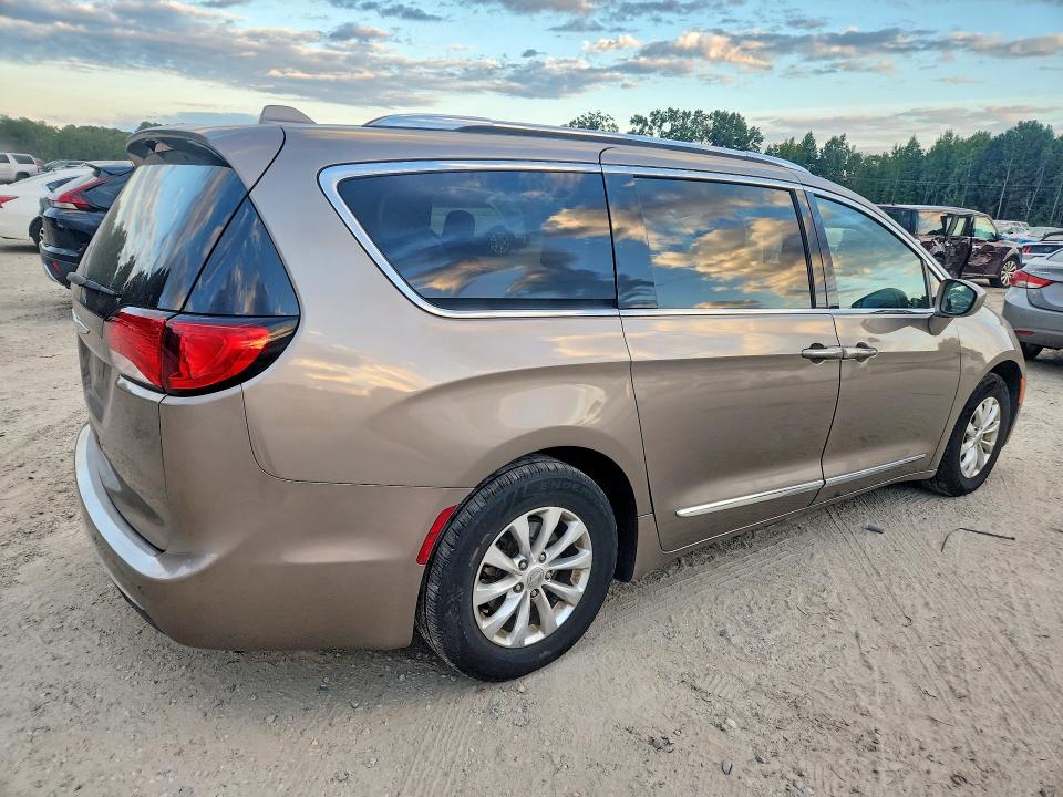 68677976 :رقم المزاد ، 2C4RC1EG9JR116850 vin ، 2018 Chrysler Pacifica مزاد بيع