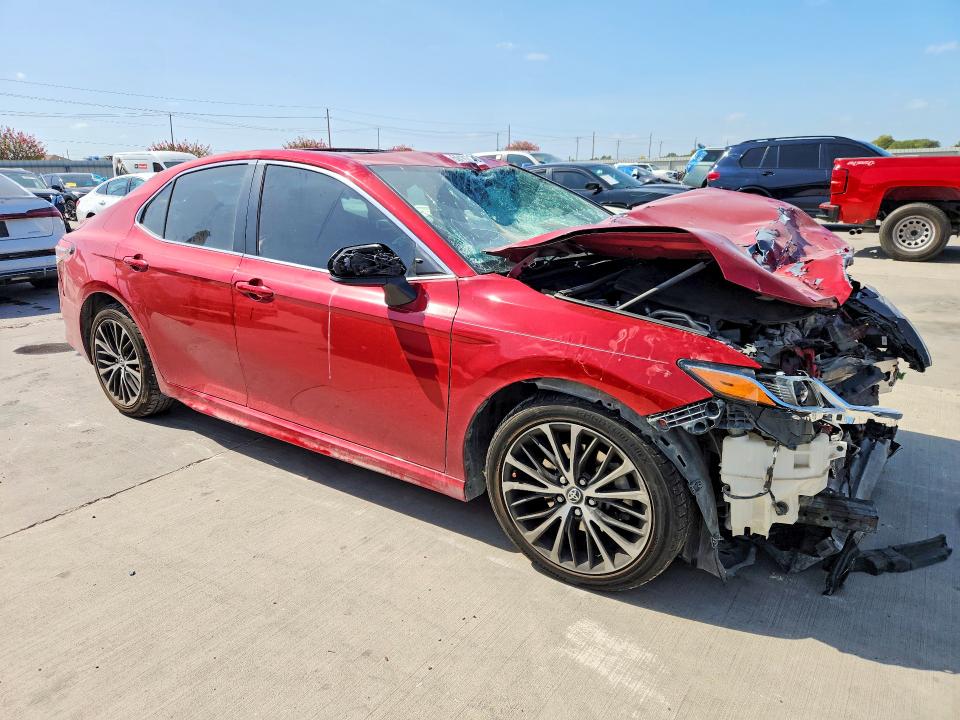 69167146 :رقم المزاد ، 4T1B11HK8KU161446 vin ، 2019 Toyota Camry مزاد بيع