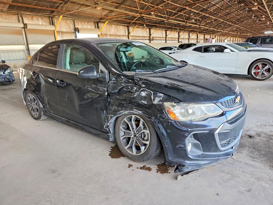 66779576 :رقم المزاد ، 1G1JD5SH0H4158487 vin ، 2017 Chevrolet Sonic مزاد بيع
