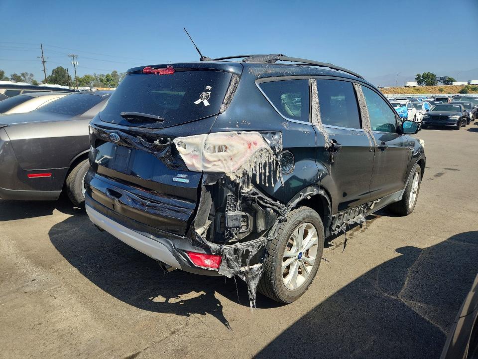 2017 Ford Escape მანქანა იყიდება აუქციონზე, vin: 1FMCU0GD9HUA95068, აუქციონის ნომერი: 68551436