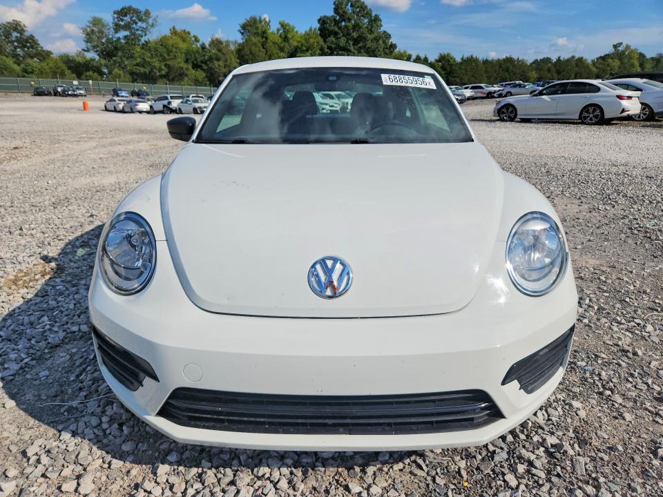 68855956 :رقم المزاد ، 3VWF17AT2HM617544 vin ، 2017 Volkswagen Beetle مزاد بيع