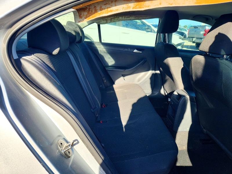 70533226 :رقم المزاد ، 3VW267AJ5GM313492 vin ، 2016 Volkswagen Jetta مزاد بيع