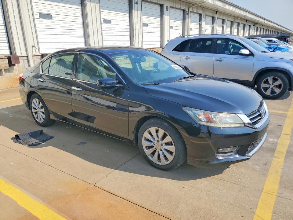69502776 :رقم المزاد ، 1HGCR3F98FA027882 vin ، 2015 Honda Accord مزاد بيع