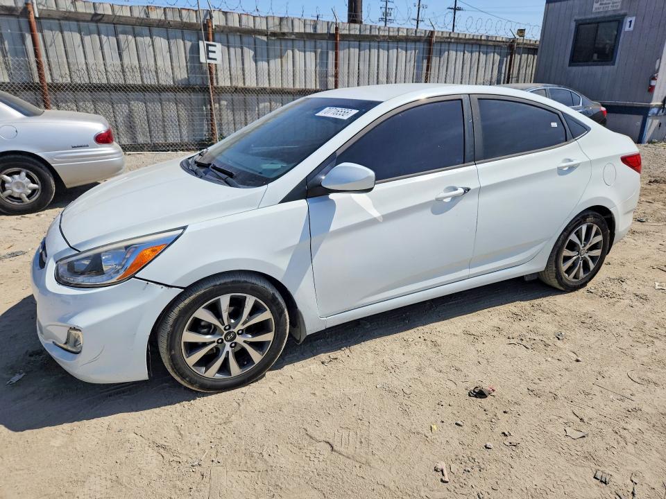 70716556 :رقم المزاد ، KMHCU4AE3FU805359 vin ، 2015 Hyundai Accent مزاد بيع