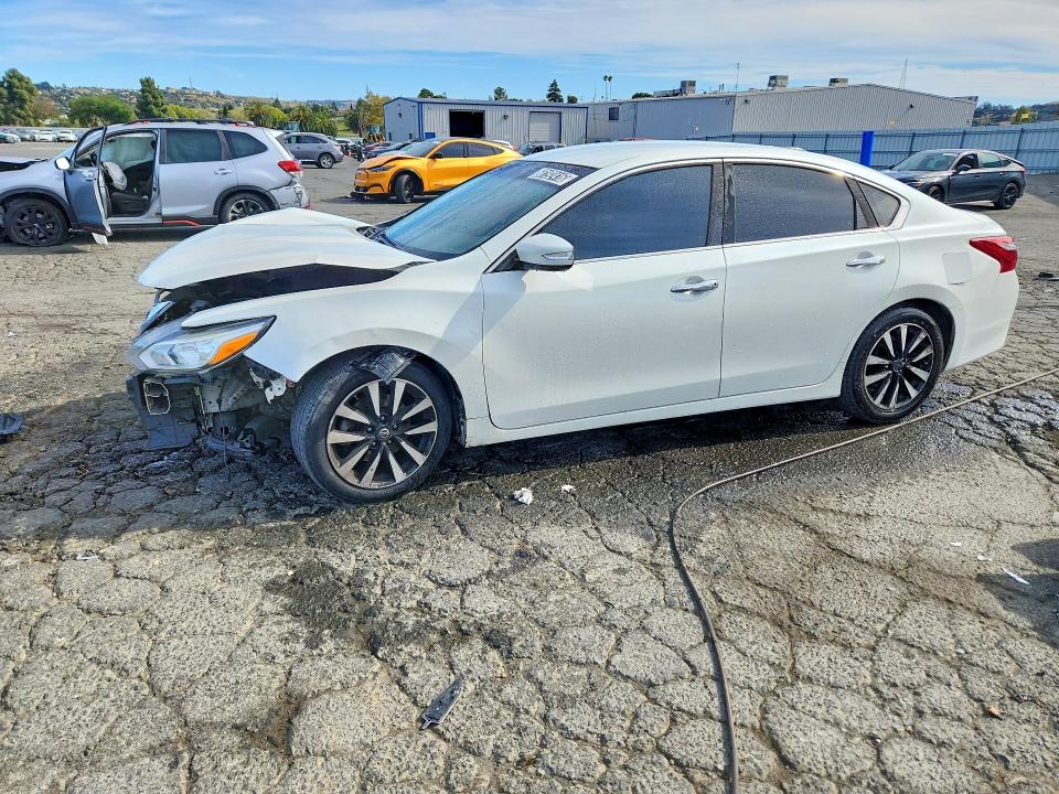Auction sale of the 2018 Nissan Altima, vin: 1N4AL3AP5JC233502, lot number: 68192416