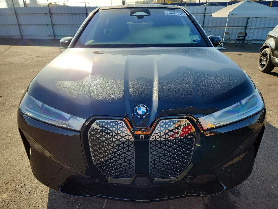 70697716 :رقم المزاد ، WB523CF00SCU20010 vin ، 2025 Bmw Ix مزاد بيع