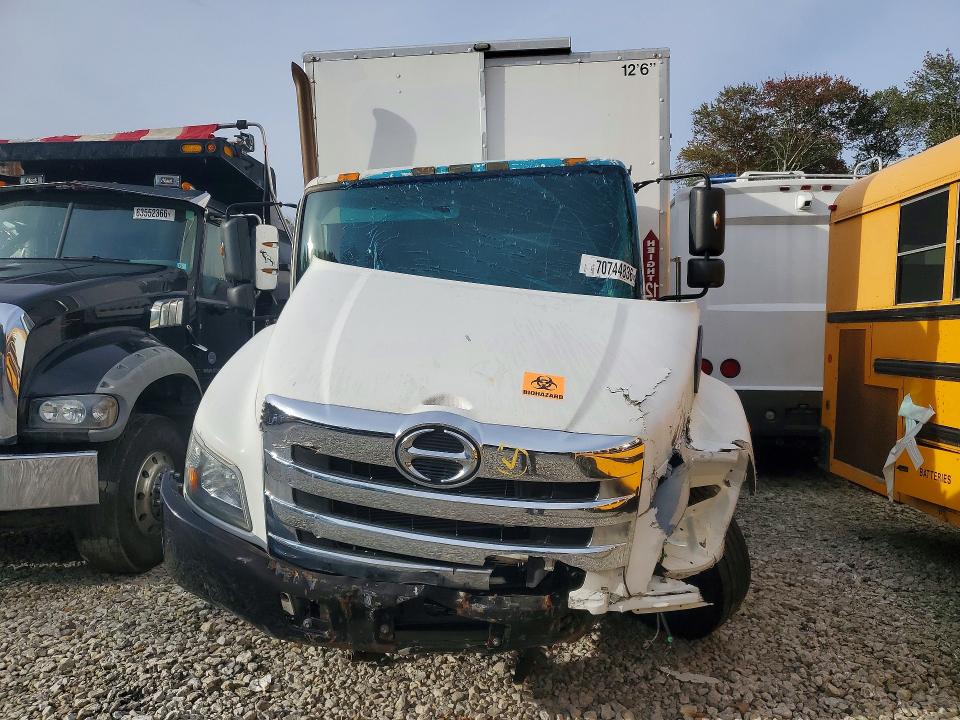 70744836 :رقم المزاد ، 5PVNE8JP2J4S51419 vin ، 2018 Hino 258/268 مزاد بيع