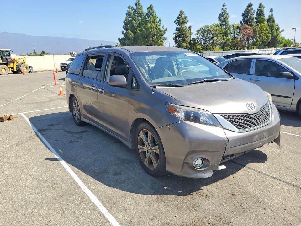 68712726 :رقم المزاد ، 5TDXK3DC4ES412280 vin ، 2014 Toyota Sienna مزاد بيع