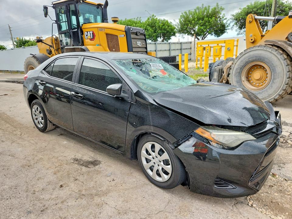 Продажа на аукционе авто 2018 Toyota Corolla, vin: 5YFBURHE8JP832579, номер лота: 68938246
