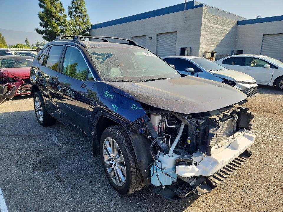 Продажа на аукционе авто 2022 Toyota Rav4, vin: 2T3C1RFV8NW235816, номер лота: 70478496