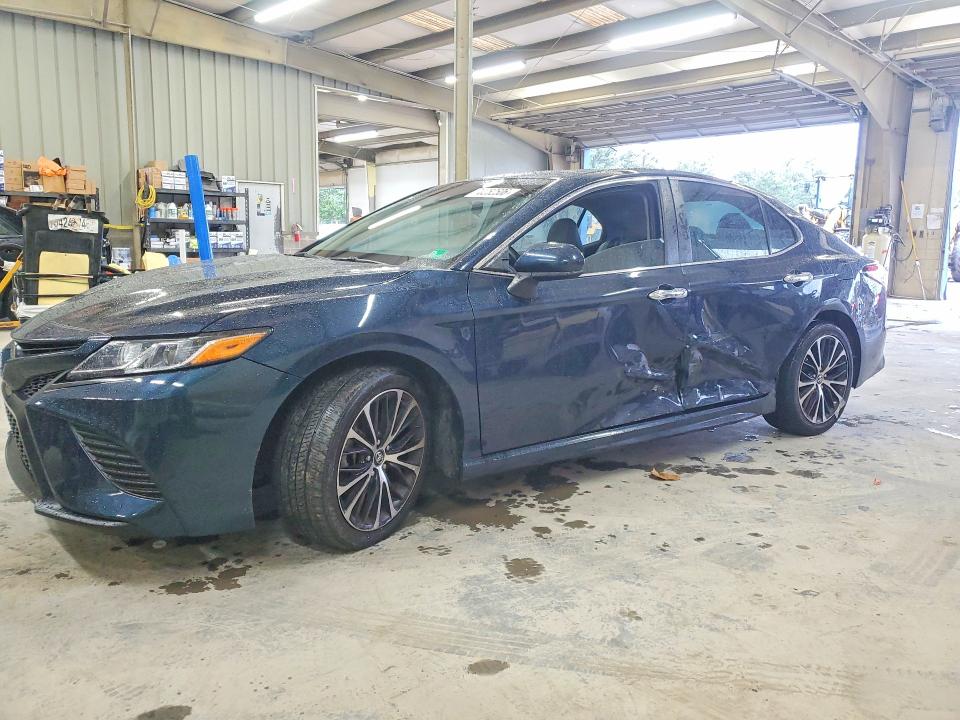 2018 Toyota Camry მანქანა იყიდება აუქციონზე, vin: 4T1B11HK6JU581267, აუქციონის ნომერი: 70252506